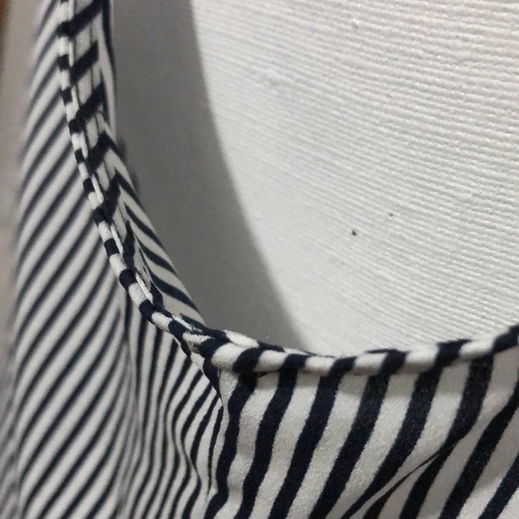 Karl Lagerfeld Paris Sleeveless Blouse-Sz M-Navy & White-EUC - Picture 10 of 16